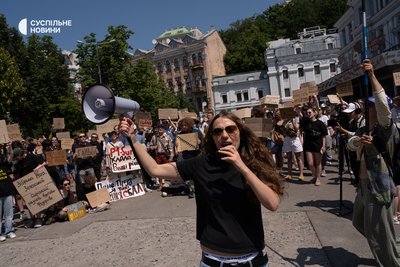 Мітинг на підтримку ексміністра оборони України Михайла Федорова у сквері біля театру імені Франка у Києві, 16 липня 2026 року Мітинг на підтримку ексміністра оборони України Михайла Федорова у сквері біля театру імені Франка у Києві, 16 липня 2026 року