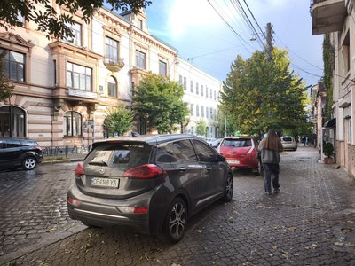 113 автівок на одне платне паркомісце — як у Чернівцях планують вирішувати проблеми з паркуванням 113 автівок на одне платне паркомісце — як у Чернівцях планують вирішувати проблеми з паркуванням