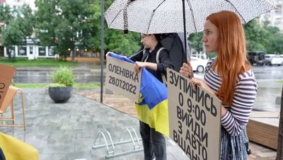 "Це злочин проти самої людяності": хвилиною мовчання в Хмельницькому вшанували жертв теракту в Оленівці "Це злочин проти самої людяності": хвилиною мовчання в Хмельницькому вшанували жертв теракту в Оленівці