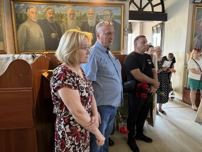 У Херсоні провели в останню путь загиблого військового Юрія Попова У Херсоні провели в останню путь загиблого військового Юрія Попова