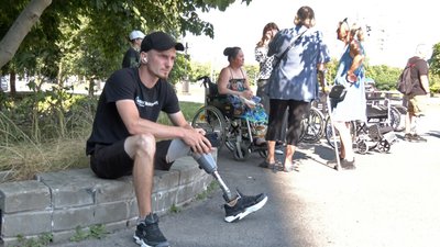 "Хода безбар'єрності": лучани перевіряли на доступність вулиці та будівлі