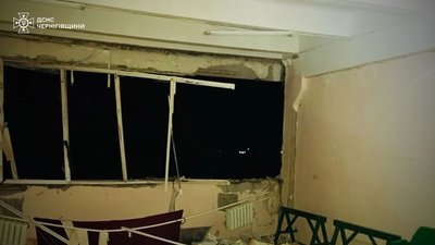Російська ракета поцілила в адміністративну будівлю у Прилуках: є поранений
