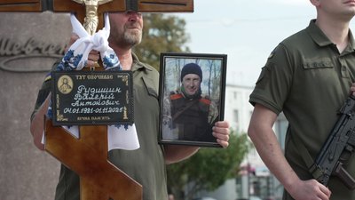 Із військовими Олександром Іллюком, Валерієм Рудишиним та Ігорем Мельничуком попрощались у Рівному