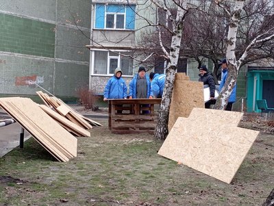 "Нічого нема. Тільки газ є". У Сумах розбирають завали багатоповерхівки після удару РФ "Нічого нема. Тільки газ є". У Сумах розбирають завали багатоповерхівки після удару РФ