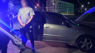 У Чернігові пʼяний водій збив дорожній знак У Чернігові пʼяний водій збив дорожній знак