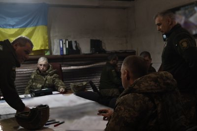 Командувач Східного угрупування військ відвідав частини Сил оборони, які захищають Бахмут Командувач Східного угрупування військ відвідав частини Сил оборони, які захищають Бахмут