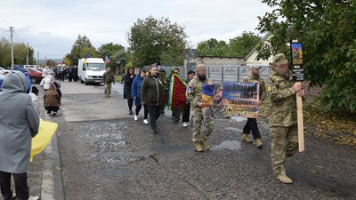 У трьох громадах Кіровоградщини попрощалися з полеглими захисниками У трьох громадах Кіровоградщини попрощалися з полеглими захисниками