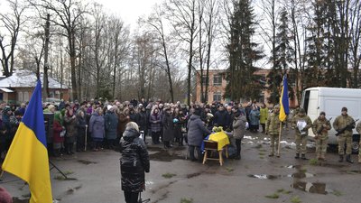 На Чернігівщині попрощалися з Дмитрієм Кліщенком та Віктором Лімазом, який рік вважався зниклим безвісти На Чернігівщині попрощалися з Дмитрієм Кліщенком та Віктором Лімазом, який рік вважався зниклим безвісти