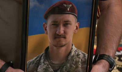 Полягли на Харківщині і Донеччині: у Луцьку попрощалися з Владиславом Кузьміним і Антоном Токарчуком Полягли на Харківщині і Донеччині: у Луцьку попрощалися з Владиславом Кузьміним і Антоном Токарчуком