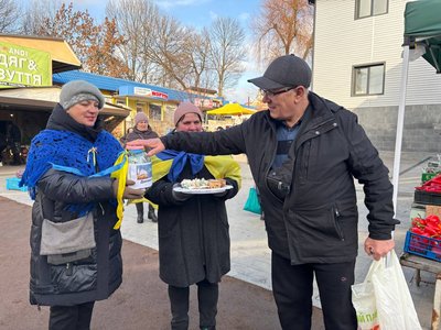 На Житомирщині провели благодійний ярмарок для збору грошей на генератори для військових бригад