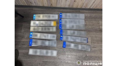 Продавали гуманітарні авто: на Чернігівщині викрили угрупування, яке продавало автівки, завезені як допомогу для ЗСУ Продавали гуманітарні авто: на Чернігівщині викрили угрупування, яке продавало автівки, завезені як допомогу для ЗСУ