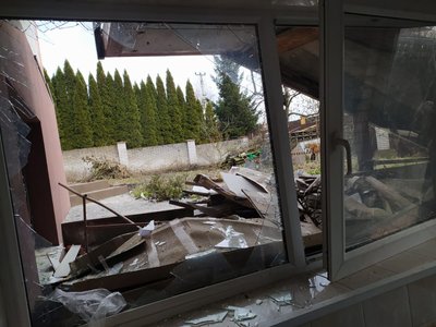 Руйнування приватного будинку у Бучанському районі внаслідок ракетної атаки РФ на Київщину 29 грудня 2022 р. Руйнування приватного будинку у Бучанському районі внаслідок ракетної атаки РФ на Київщину 29 грудня 2022 р.
