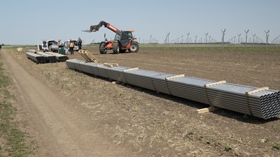 На Вінниччині будують теплицю для вирощування суниці за програмою "єРобота" На Вінниччині будують теплицю для вирощування суниці за програмою "єРобота"