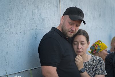 "Ніколи не пробачу росіянам смерть Лізи": у Підгородному провели панахиду на річницю атаки армії РФ