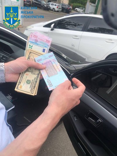 10 тис. грн за посвідчення водія без іспитів: киянин хизувався зв'язками в Сервісному центрі МВС 10 тис. грн за посвідчення водія без іспитів: киянин хизувався зв'язками в Сервісному центрі МВС