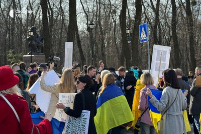 "Америко, прокинься!": в Києві мітингували проти політики Трампа стосовно України "Америко, прокинься!": в Києві мітингували проти політики Трампа стосовно України