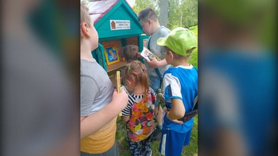 Вулична бібліотека: у Сумах встановили шафу з дитячими книжками Вулична бібліотека: у Сумах встановили шафу з дитячими книжками
