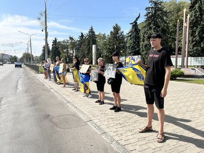 Понад 2 роки в полоні: у Павлограді пройшла акція "Free Azov" Понад 2 роки в полоні: у Павлограді пройшла акція "Free Azov"