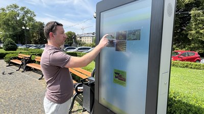 Туристичний інфобокс за 350 тисяч гривень встановили в Ужгороді Туристичний інфобокс за 350 тисяч гривень встановили в Ужгороді