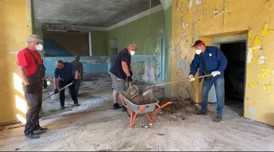 200-літню памʼятку архітектури силами громади розчищають від завалів на Рівненщині