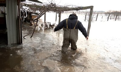 "Плавали кури майже обморожені": на Черкащині другий день долають наслідки підтоплення "Плавали кури майже обморожені": на Черкащині другий день долають наслідки підтоплення