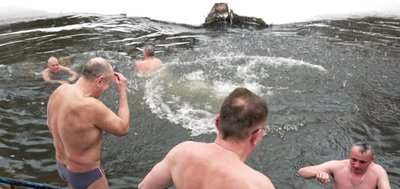 У Тернополі на Водохреще люди купалися в ополонці