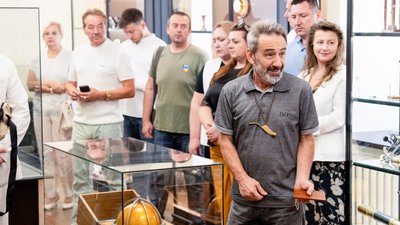 Секстанти, хронометри та капітанський місток: у Житомирі відкрили нову залу музею астрономії Секстанти, хронометри та капітанський місток: у Житомирі відкрили нову залу музею астрономії