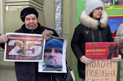 "Не мовчи! Полон вбиває!": в Одесі відбулась чергова акція на підтримку військовополонених "Не мовчи! Полон вбиває!": в Одесі відбулась чергова акція на підтримку військовополонених