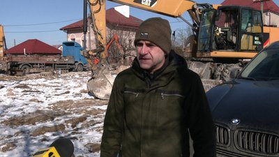 Рівнянка занепокоєна будівництвом на газових трубах біля її будинку Рівнянка занепокоєна будівництвом на газових трубах біля її будинку
