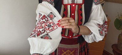 Українська традиція в одязі: дослідження жіночого строю на Житомирщині Українська традиція в одязі: дослідження жіночого строю на Житомирщині