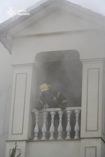 У Луцьку через увімкнену праску ледь не згорів будинок
