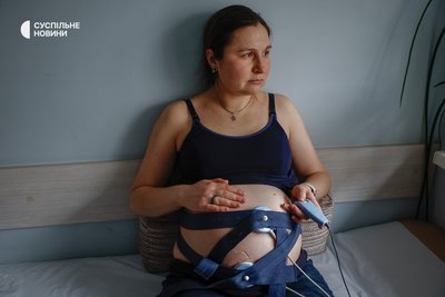 Настя на медичному огляді напередодні пологів у Києві Настя на медичному огляді напередодні пологів у Києві