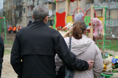 Ракетний удар по Кривому Рогу 4 квітня: що нині відбувається на місці атаки. Фоторепортаж