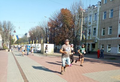 Майже 300 людей долучились до всеукраїнського забігу "Шаную воїнів, біжу за героїв України" Майже 300 людей долучились до всеукраїнського забігу "Шаную воїнів, біжу за героїв України"