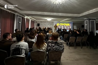 В Одесі для цивільних провели зустріч із бійцями "Азову" В Одесі для цивільних провели зустріч із бійцями "Азову"