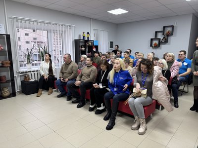 "Він тут знайшов сенс свого життя": як в Сумах залучають до творчості людей з інвалідністю "Він тут знайшов сенс свого життя": як в Сумах залучають до творчості людей з інвалідністю