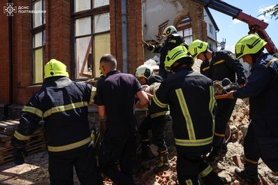 У Полтаві на провулкові Машиністів з-під завалів дістали двох хлопців