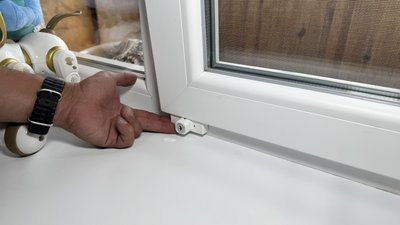 На Полтавщині від початку літа 2026-го з вікон випало четверо дітей: як їх убезпечити На Полтавщині від початку літа 2026-го з вікон випало четверо дітей: як їх убезпечити