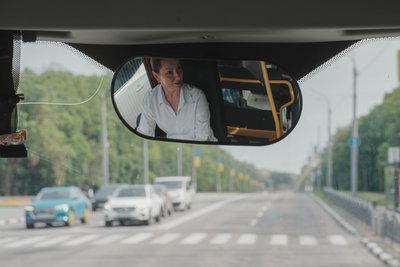 Любов Єрмолаєва — перша жінка-водійка маршрутки в Харкові Любов Єрмолаєва — перша жінка-водійка маршрутки в Харкові