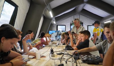 У Хмельницькому за добу "Пункти незламності" відвідало 2074 людини У Хмельницькому за добу "Пункти незламності" відвідало 2074 людини
