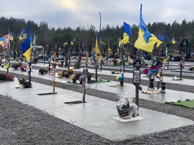 "Ця алея на своєму місці": що у Полтавській ТГ зробили для вшанування воїнів "Ця алея на своєму місці": що у Полтавській ТГ зробили для вшанування воїнів