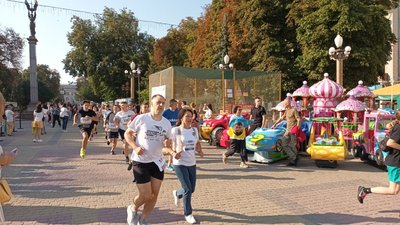 У Тернополі влаштували забіг "Шаную воїнів, біжу за героїв України" У Тернополі влаштували забіг "Шаную воїнів, біжу за героїв України"
