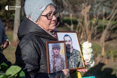 В Одесі вшанували пам’ять загиблих захисників і передали державну нагороду родині полеглого офіцера В Одесі вшанували пам’ять загиблих захисників і передали державну нагороду родині полеглого офіцера