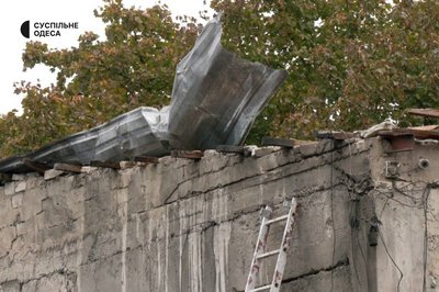 Уламок пробив голову охоронцю складів: армія РФ атакувала Одесу безпілотниками Уламок пробив голову охоронцю складів: армія РФ атакувала Одесу безпілотниками