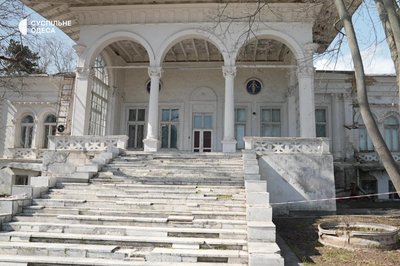 Місце фотосесій чи пам’ятка під загрозою: що відбувається з дачею Ашкеназі та колишнім санаторієм Чкалова в Одесі Місце фотосесій чи пам’ятка під загрозою: що відбувається з дачею Ашкеназі та колишнім санаторієм Чкалова в Одесі
