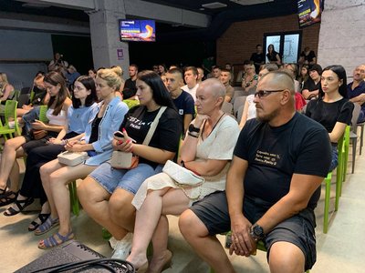 "Вечір в мультикамі": у Вінниці провели вечір пам'яті загиблих азовців "Вечір в мультикамі": у Вінниці провели вечір пам'яті загиблих азовців