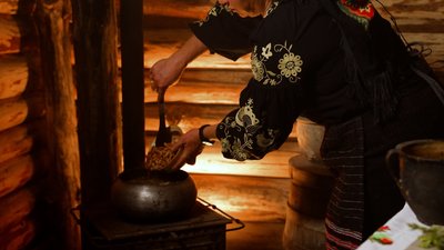 "Кулінарний спадок": рецепт грибової юшки, яку готували в криївках на Рівненщині "Кулінарний спадок": рецепт грибової юшки, яку готували в криївках на Рівненщині