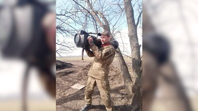 "Хотіла допомогти": майстриня з Кропивницького робить ялинкові іграшки з епоксидної смоли та збирає гроші для ЗСУ "Хотіла допомогти": майстриня з Кропивницького робить ялинкові іграшки з епоксидної смоли та збирає гроші для ЗСУ