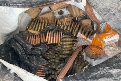 На Львівщині поліцейські затримали зловмисника, який незаконно зберігав боєприпаси На Львівщині поліцейські затримали зловмисника, який незаконно зберігав боєприпаси