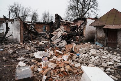 "Валя викинула у вікно спочатку онучку": як живуть під обстрілами у селі Князівка на Сумщині за 20 км від Росії "Валя викинула у вікно спочатку онучку": як живуть під обстрілами у селі Князівка на Сумщині за 20 км від Росії